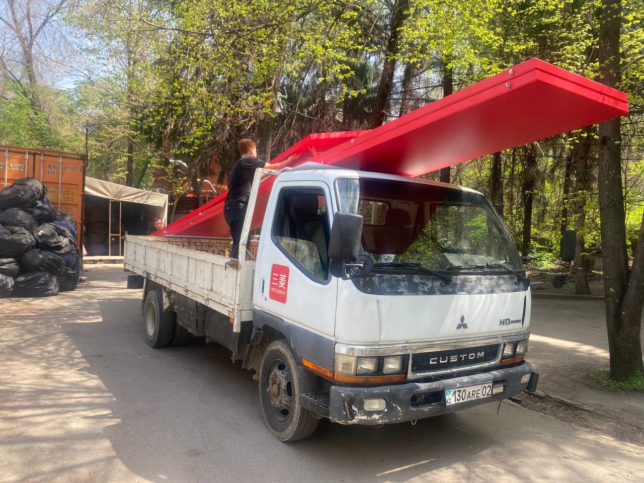 Бортовая машина Hub Delivery на маршруте